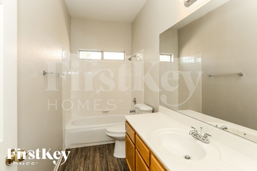 Building Photo - 4405 Vogue St