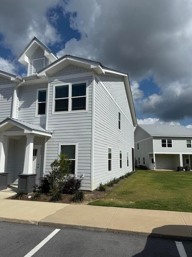Building Photo - 202 Date Palm Ln