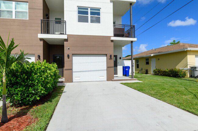 Building Photo - 460 NW 27th Ave