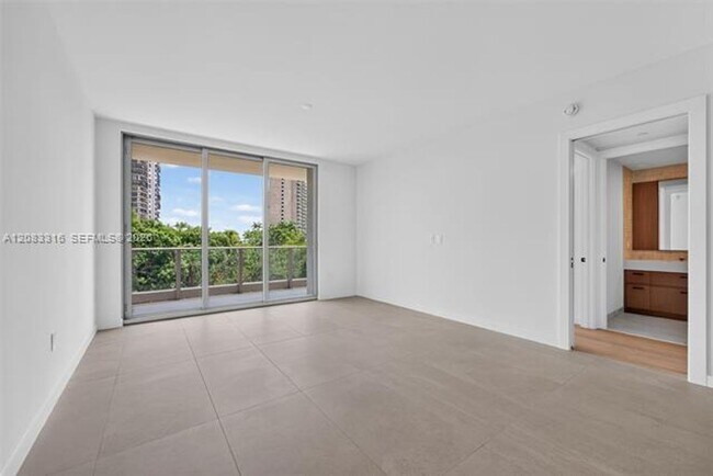 Building Photo - 2200 Brickell Ave