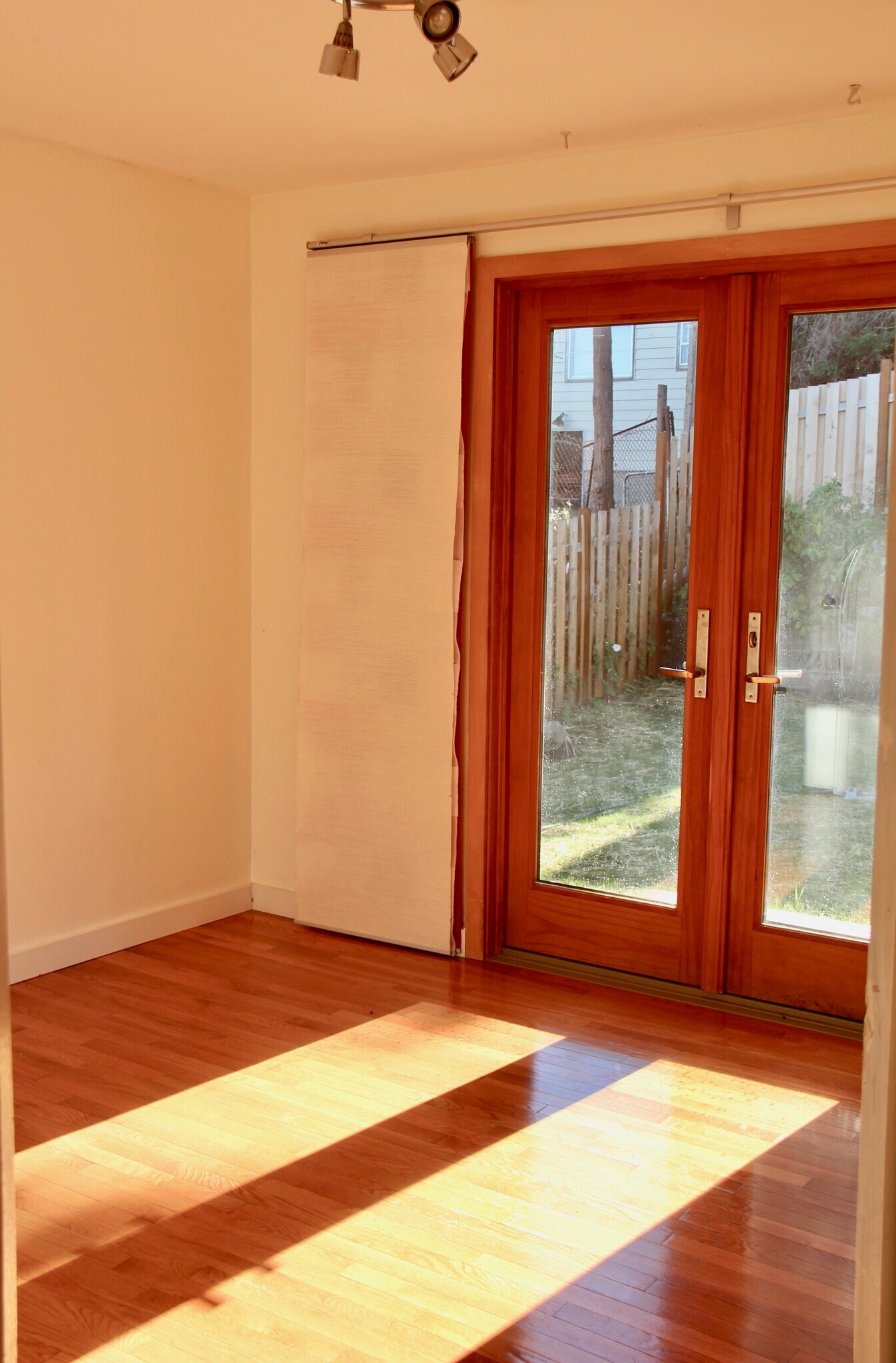 Middle floor bedroom/office - 10249 33rd Ave sw