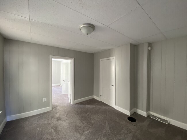 Building Photo - 556 S 2nd St