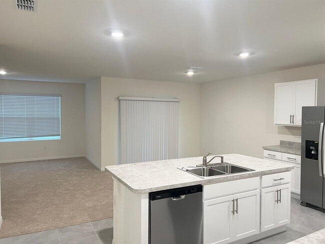 Building Photo - 709 Versailles Ln