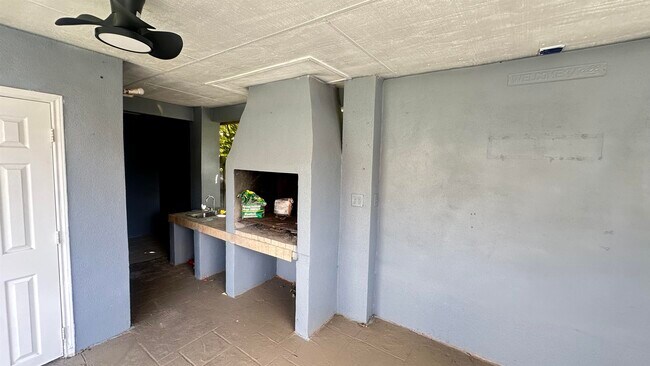 Building Photo - 1511 Texoma St