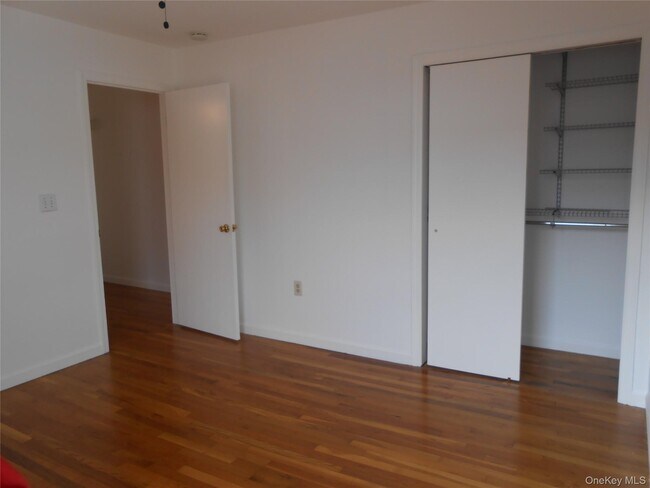 Building Photo - 2 Bushwick St