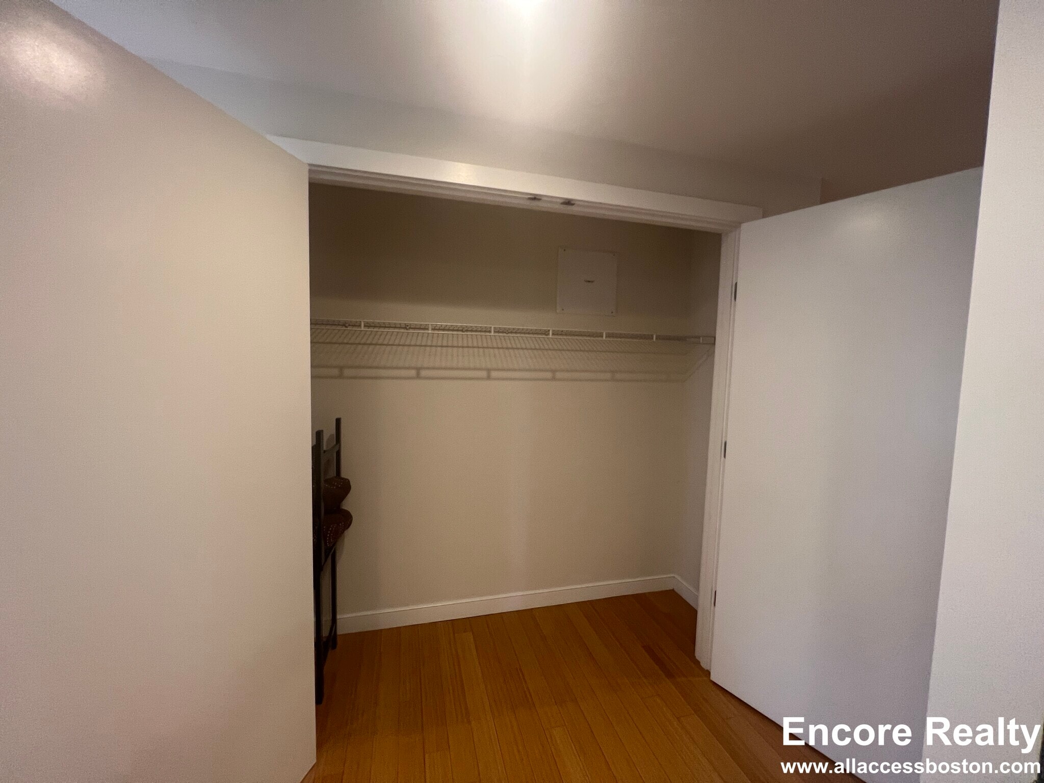 Building Photo - 601 Albany St