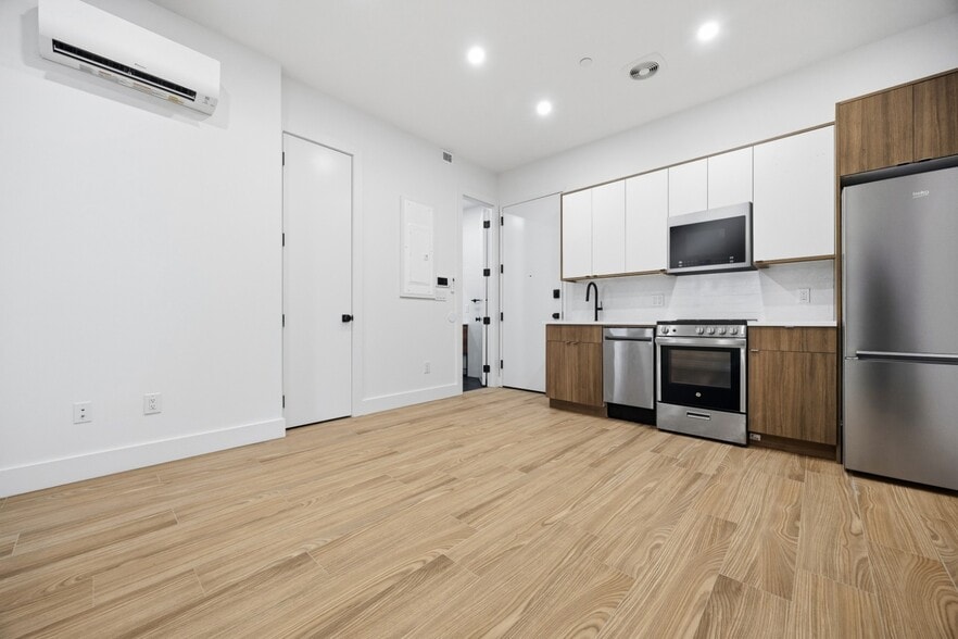 Building Photo - 379 Hawthorne St