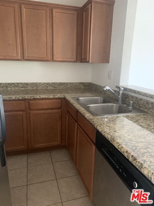 Building Photo - 355 N Maple St