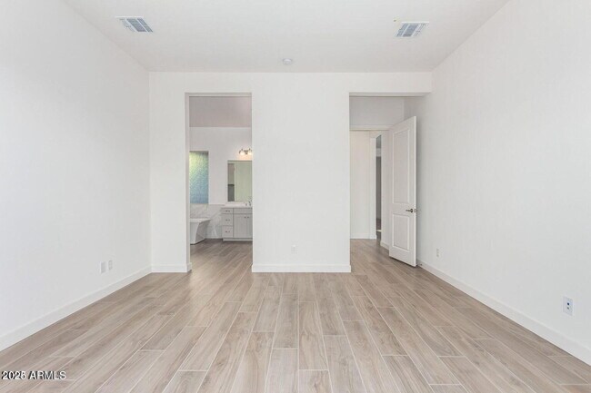 Building Photo - 1510 E Flower St