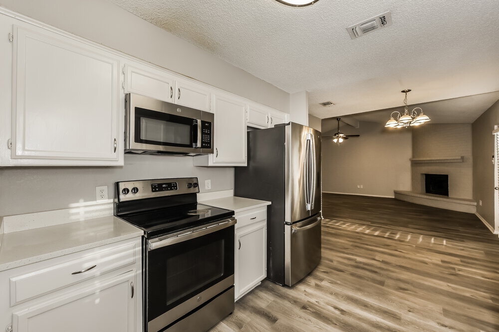 Building Photo - 6004 Cool Springs Dr