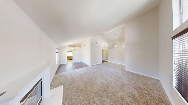 Building Photo - Beautiful 4 Bedroom 2 Bathroom House in Be...