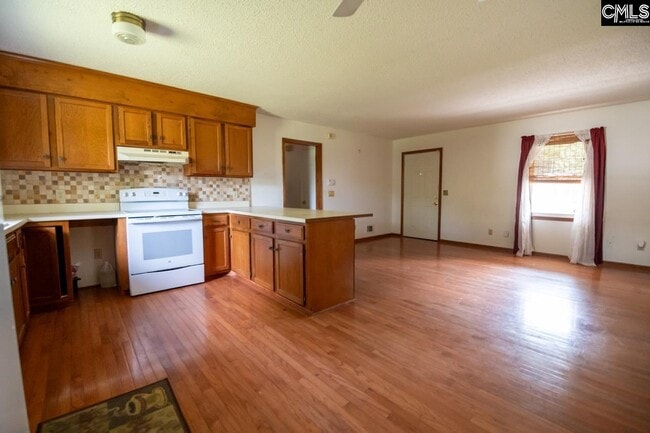Building Photo - 140 Meadow Wood Dr