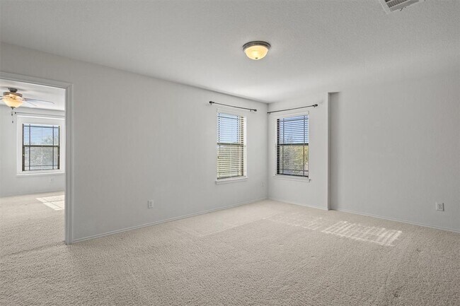 Building Photo - 12036 Pecangate Way