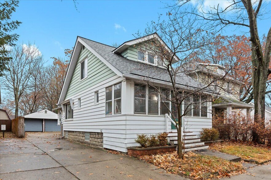 Building Photo - 575 E Lewiston Ave