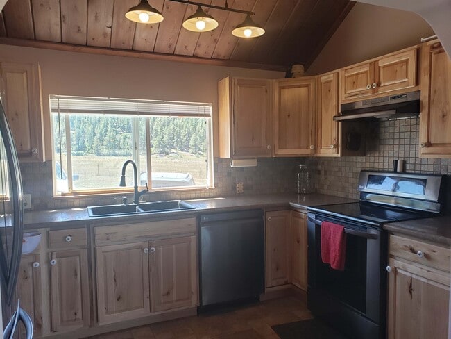 Building Photo - 1021 Ute Dr