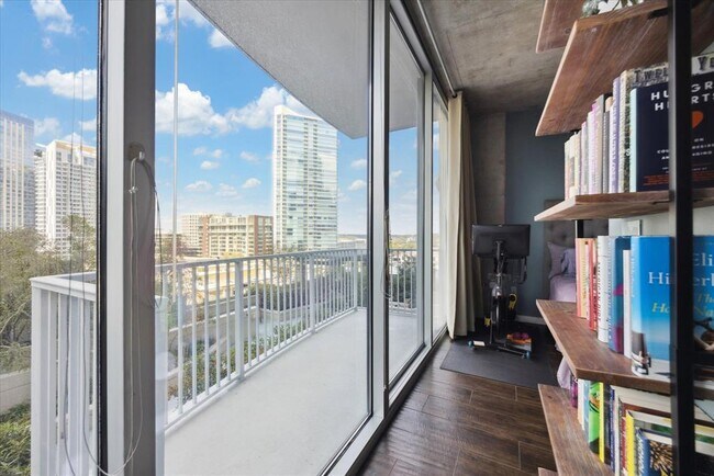 Building Photo - 360 Nueces St