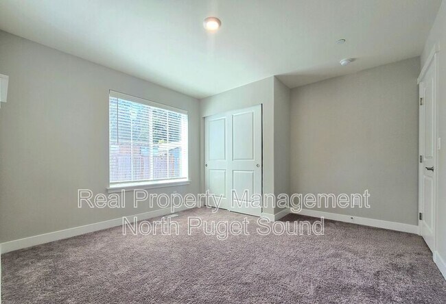 Building Photo - 8303 Gilman Wy