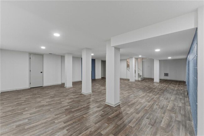 Building Photo - 2393 Lilla Cir SW