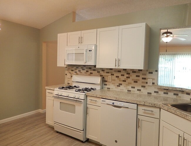 Building Photo - 3BR/2BA Single Family House