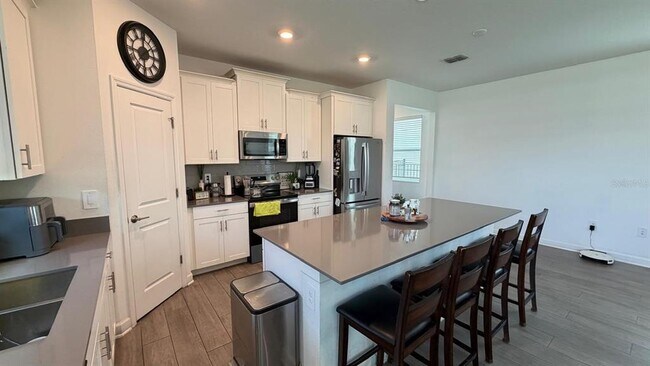 Building Photo - 11200 Listening Dr