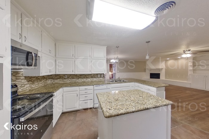 Building Photo - 2813 James Louis Dr