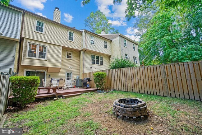 Building Photo - 7930 Bubbling Brook Cir