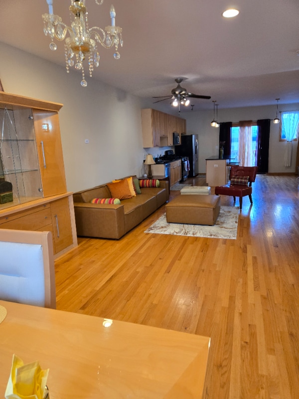 Building Photo - 468 E 42nd St