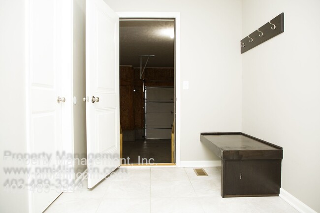 Building Photo - 5 Bedroom and 3 Bathroom House