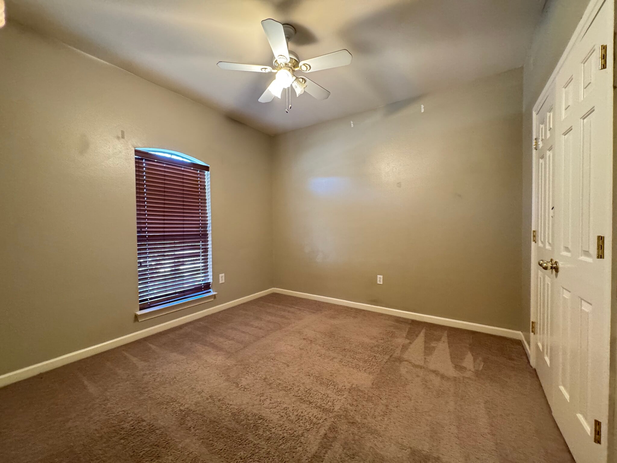 Building Photo - 5578 Arialo Dr