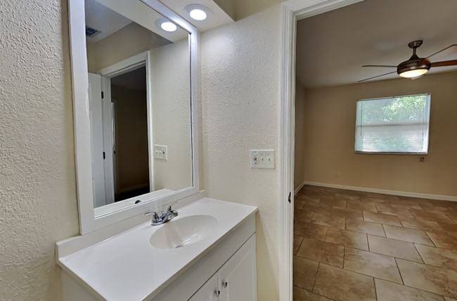 Building Photo - 155 Plainview Dr