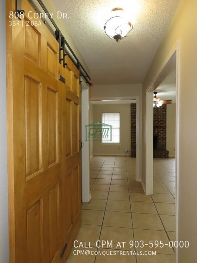 Building Photo - 808 Corey Dr