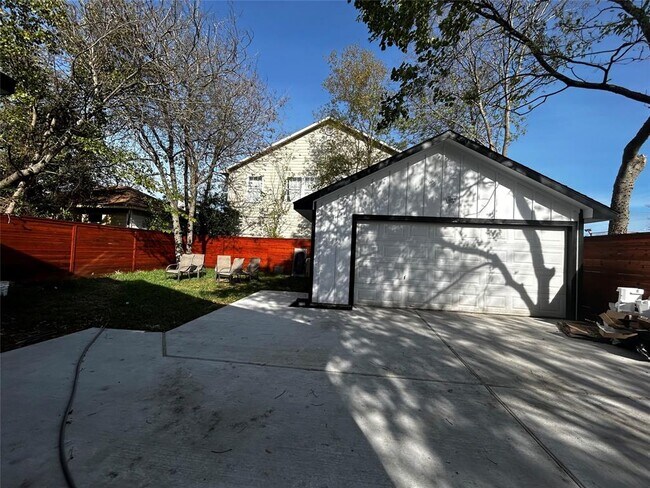Building Photo - 1111 Finch St