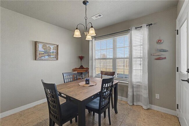 Building Photo - 706 Sedgwick Dr