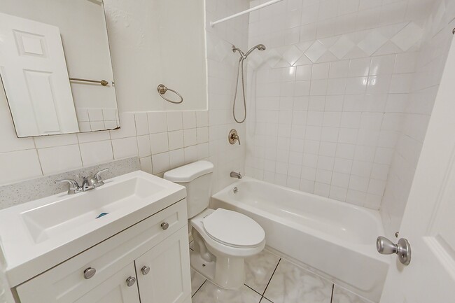 Interior Photo - 1828 28th Avenue