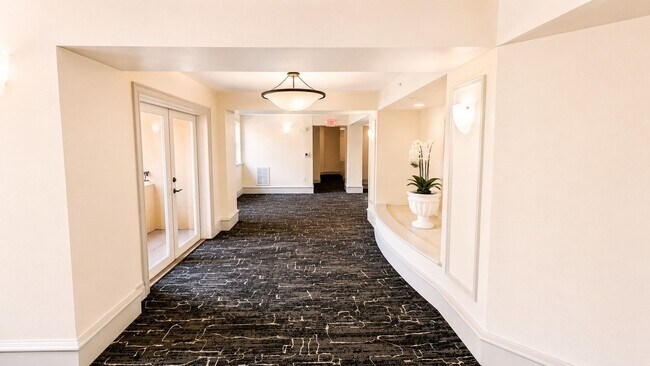 Building Photo - 1064 N Tamiami Trl