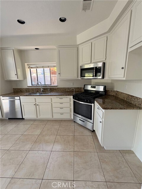 Building Photo - 2018 Villa Del Lago Dr