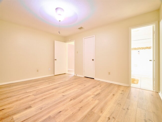 Building Photo - 4804 Fairhaven St