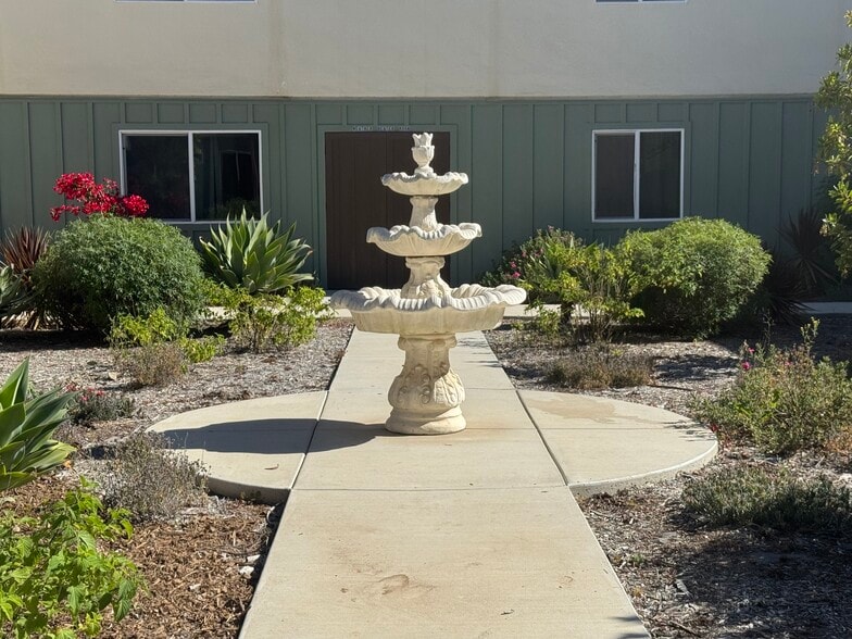 Building Photo - 1009 E Jones St