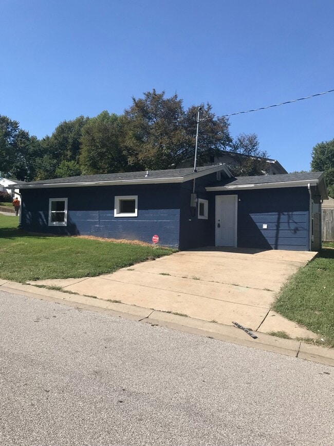 Building Photo - 2 Bedroom,  Renovated, Energy Effecient, Home for Rent