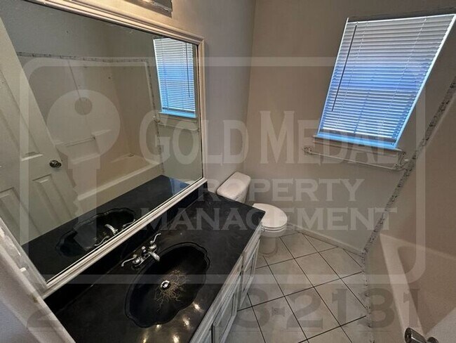 Building Photo - 1805 Diana Ln