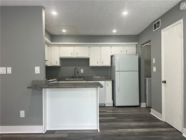 Building Photo - 3888 Mulkey Cir SW