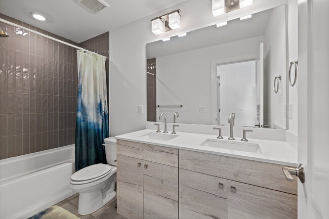 Building Photo - Modern Luxury Living in the Heart of Kirkland- Available for RENT August 15th