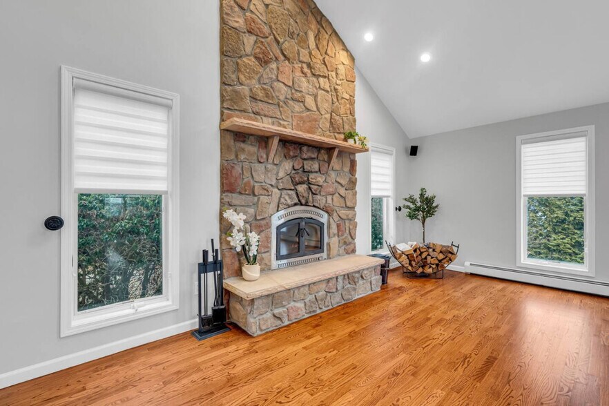 Primary Photo - 6 Buchanan Ln