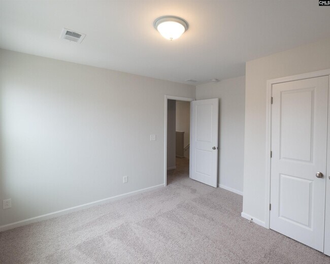 Building Photo - 1062 Begonia Dr