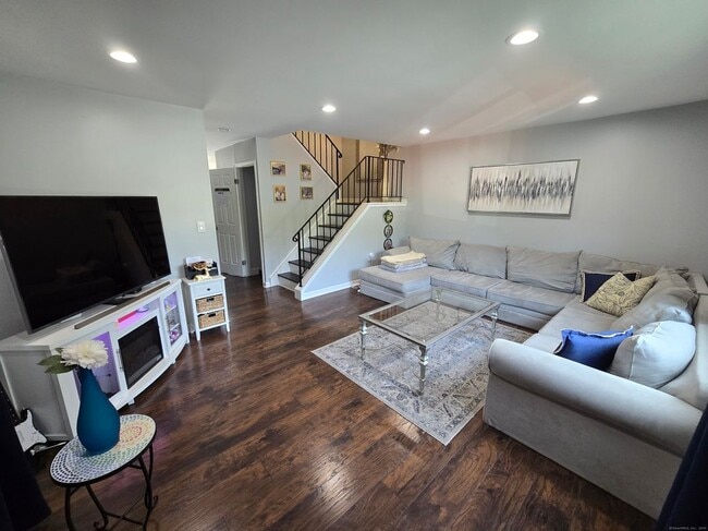 Primary Photo - 330 Merwin Ave
