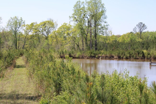 Building Photo - 818 W Grantville Rd