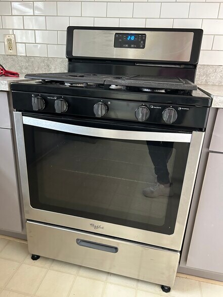 Building Photo - 1002 4th Street Dr NW