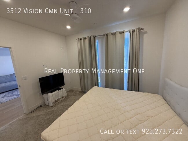 Building Photo - 3512 Vision Cmn
