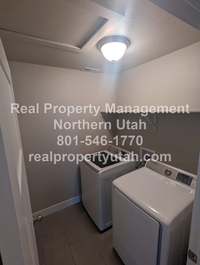 Building Photo - Gorgeous 3 Bed 2.5 Bath Coming Soon!