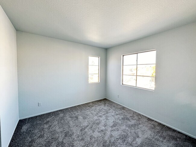 Building Photo - 1645 Autumn Rust Dr
